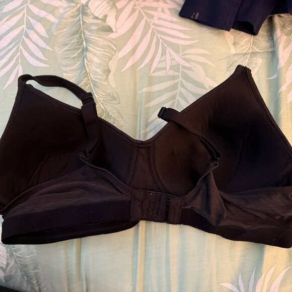 Hanes underwire lightly lined bra - Picture 2 of 3